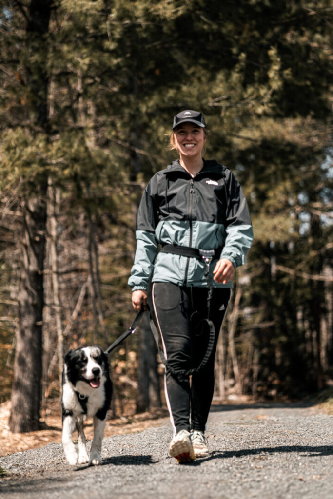 Photo de Catherine et son chien Patch en promenade au parc de la rivière Gentilly